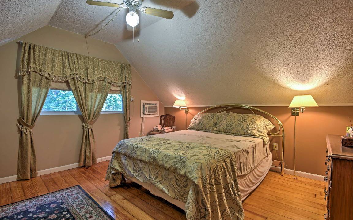 Photo of Bedroom in Greentown
