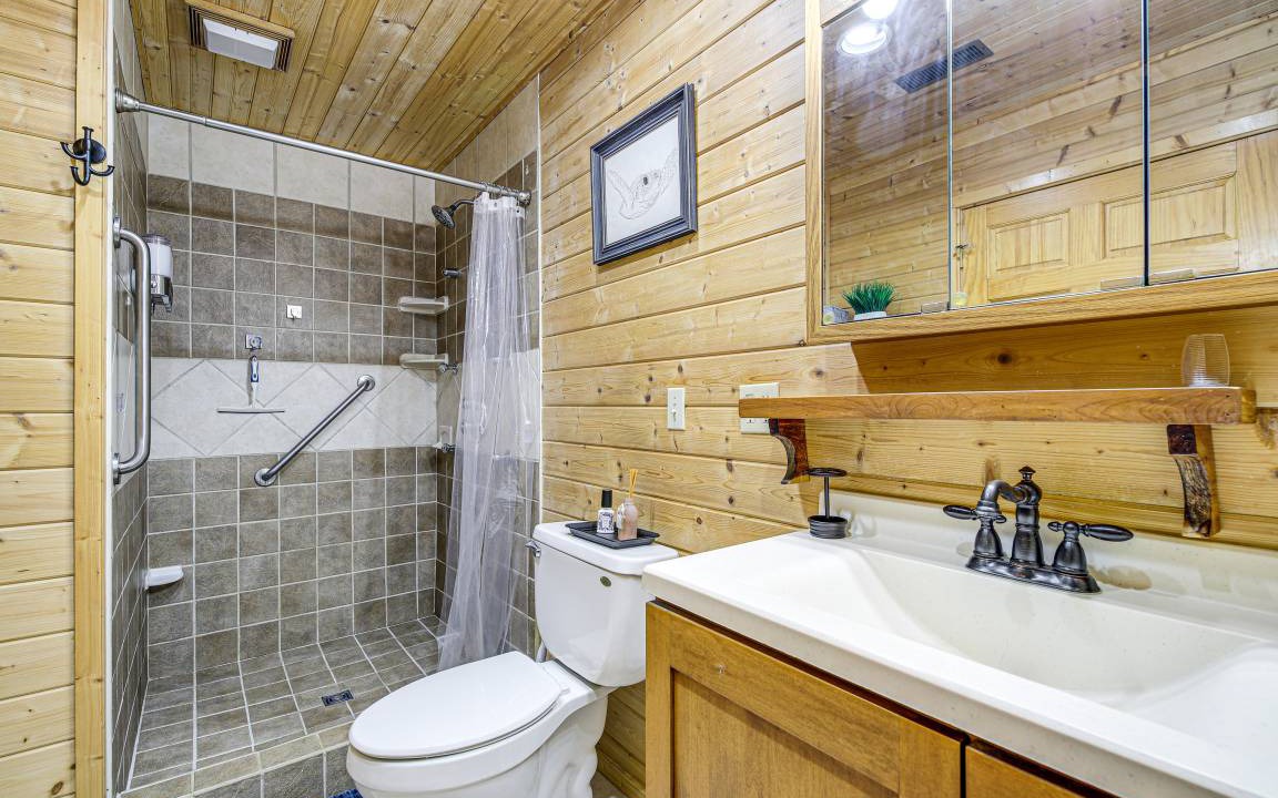 Photo of Bathroom in Knox County