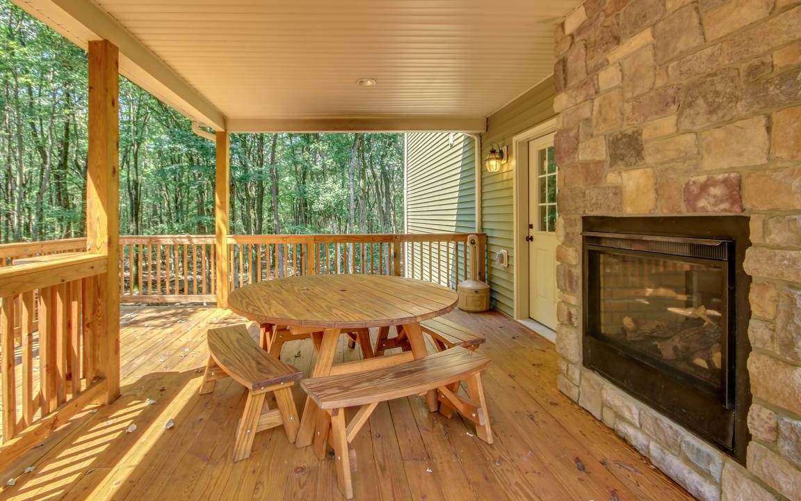 Photo of Livingroom in Lake Harmony Estates