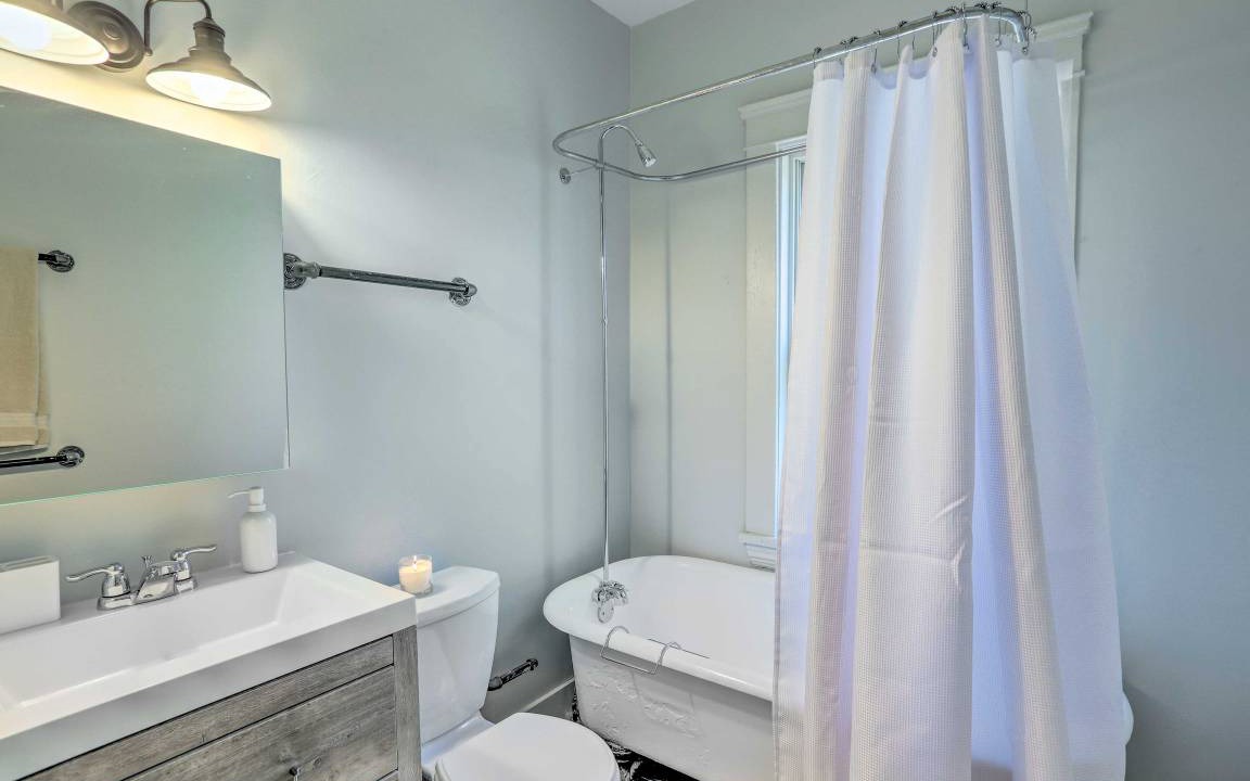 Photo of Bathroom in Tremont
