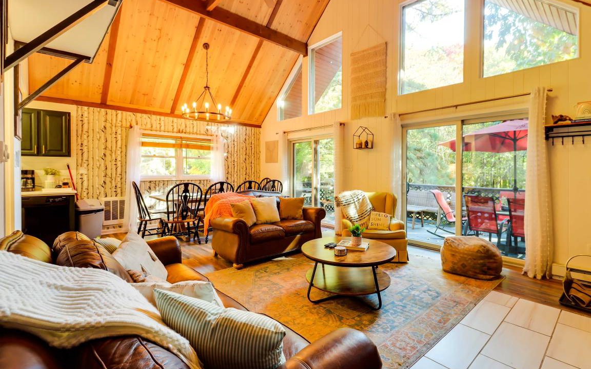 Photo of Livingroom in Lake Harmony Estates