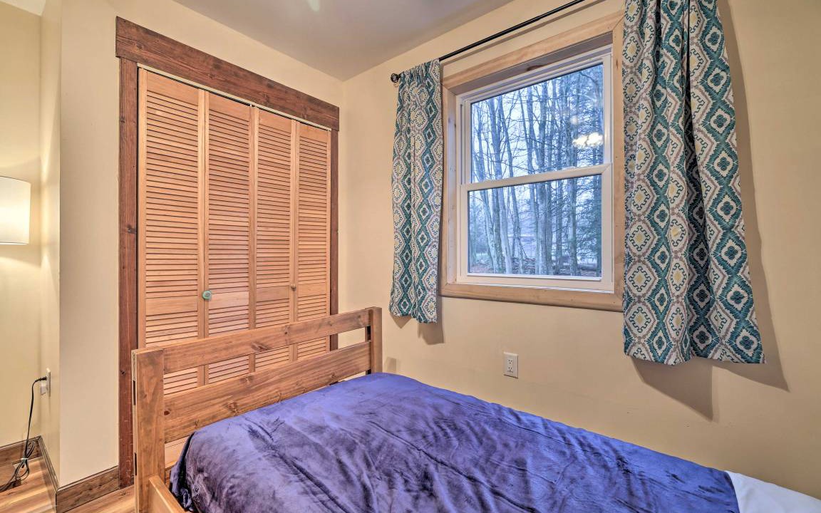 Photo of Bedroom in Greentown