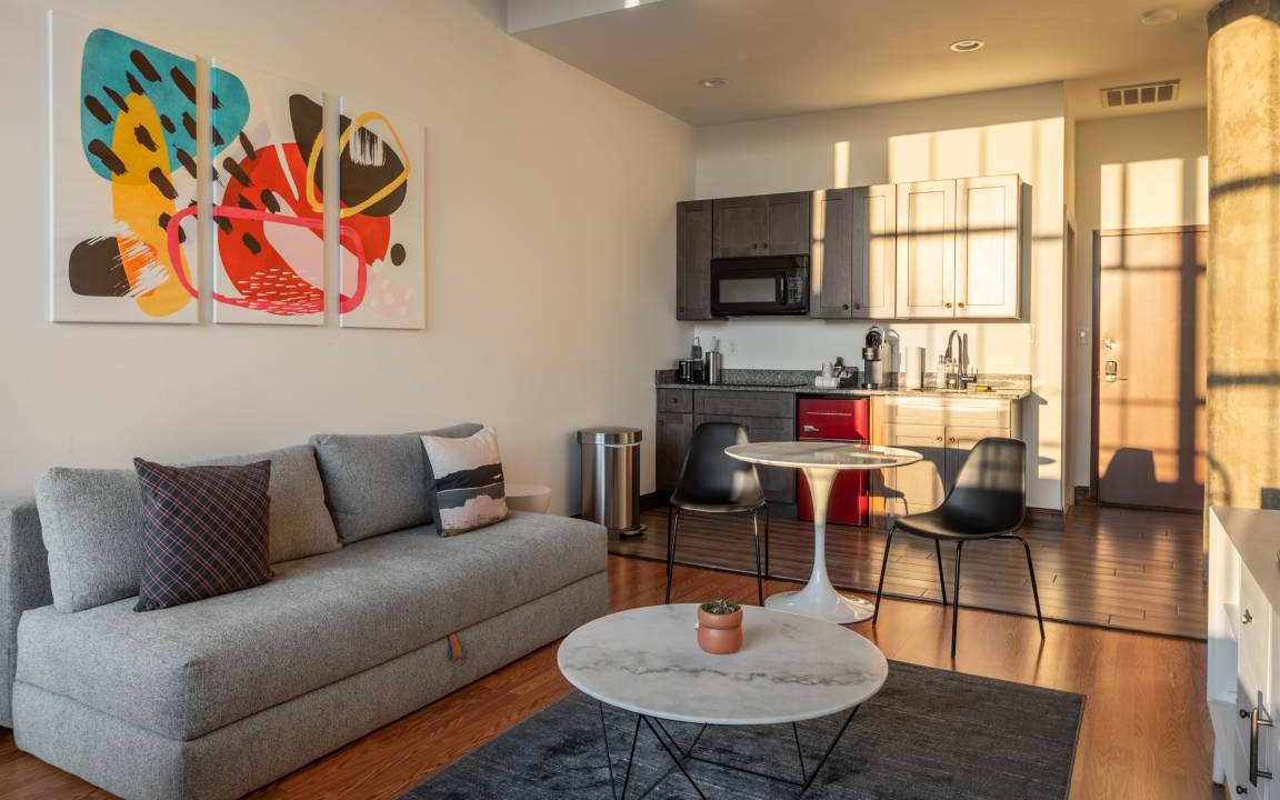 Photo of Livingroom in West Poplar