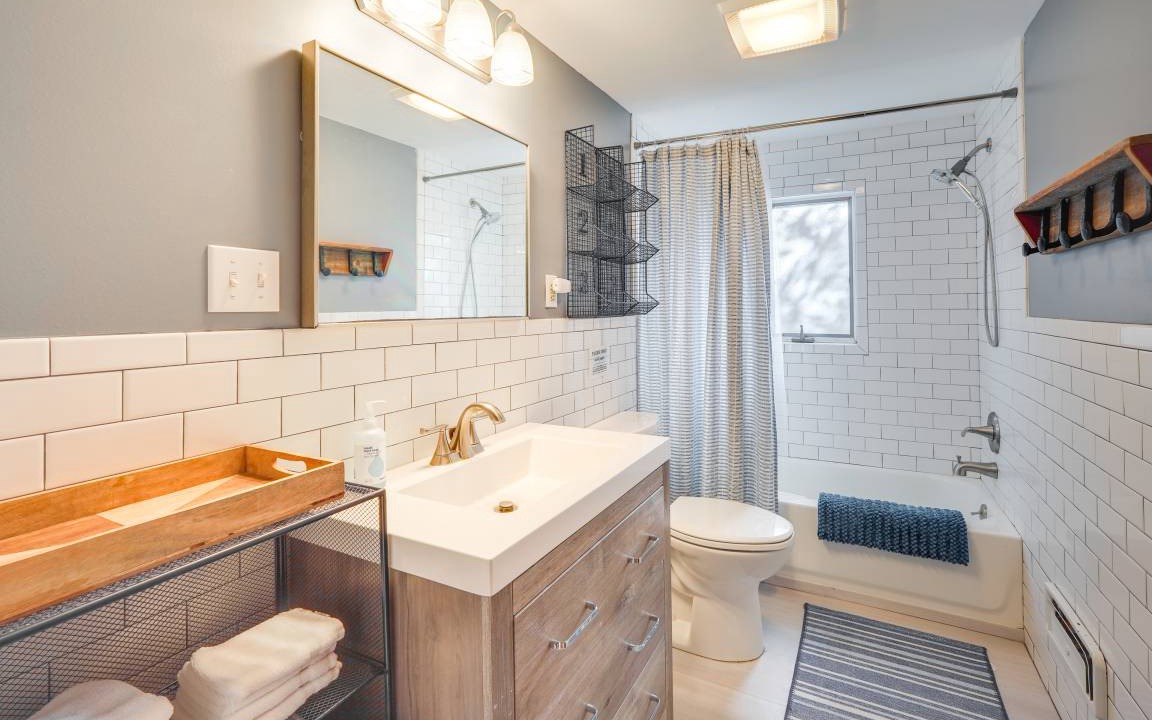 Photo of Bathroom in Highland Lakes