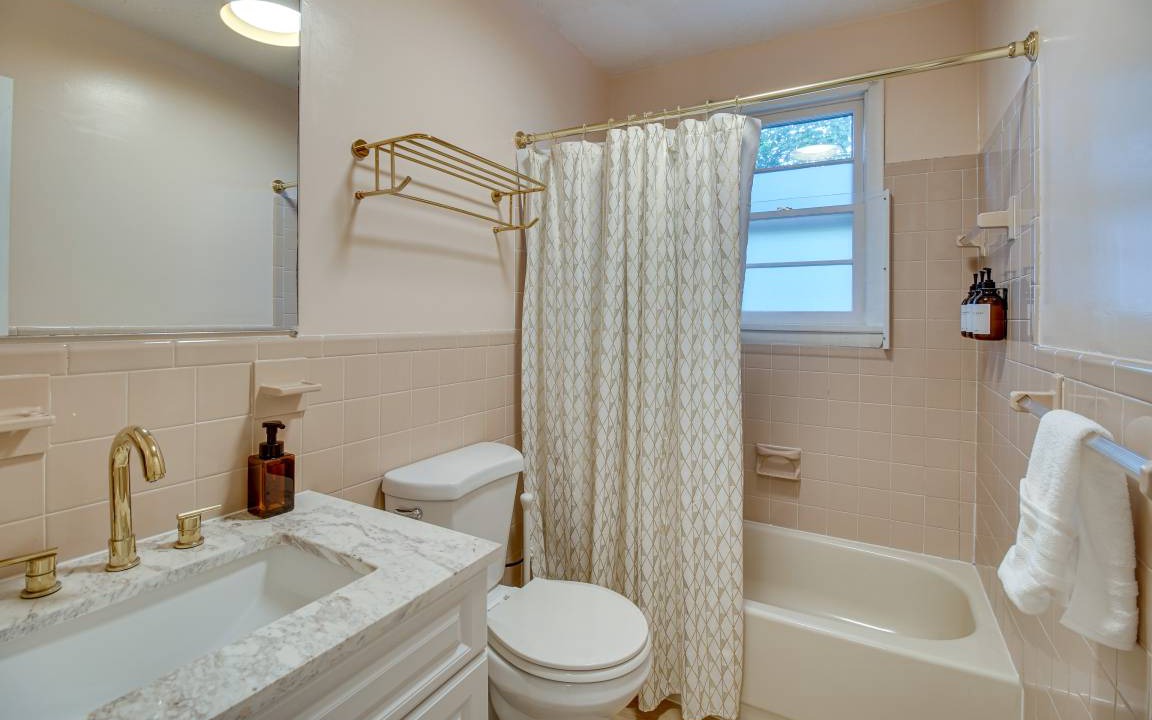 Photo of Bathroom in Lusby