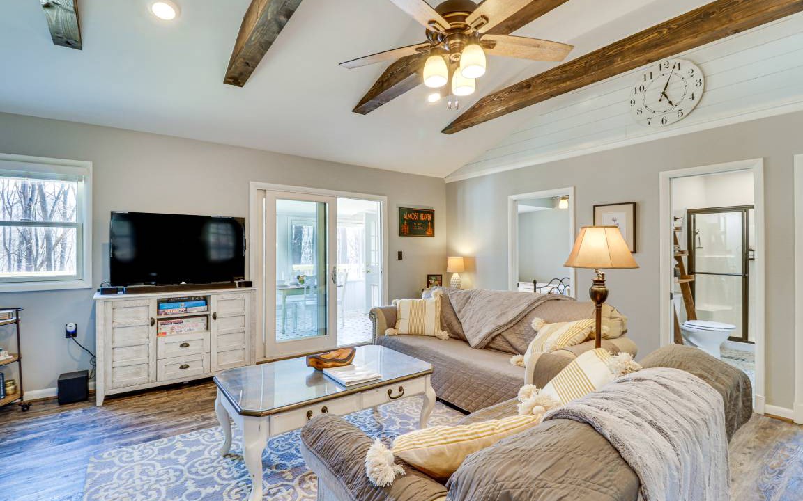 Photo of Livingroom in Lost River