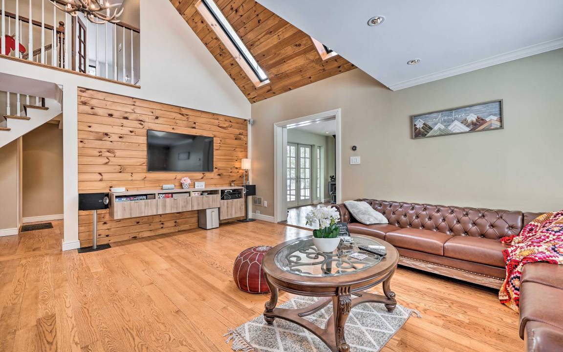 Photo of Livingroom in Tobyhanna