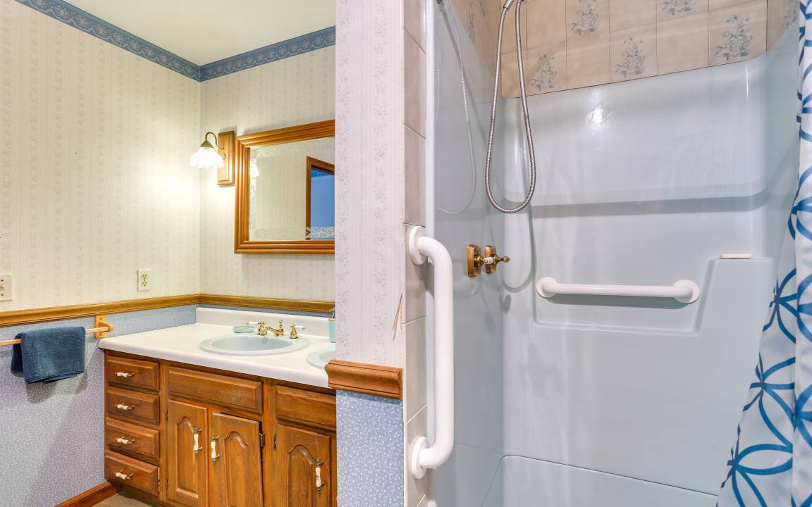 Photo of Bathroom in Sparrow Bush