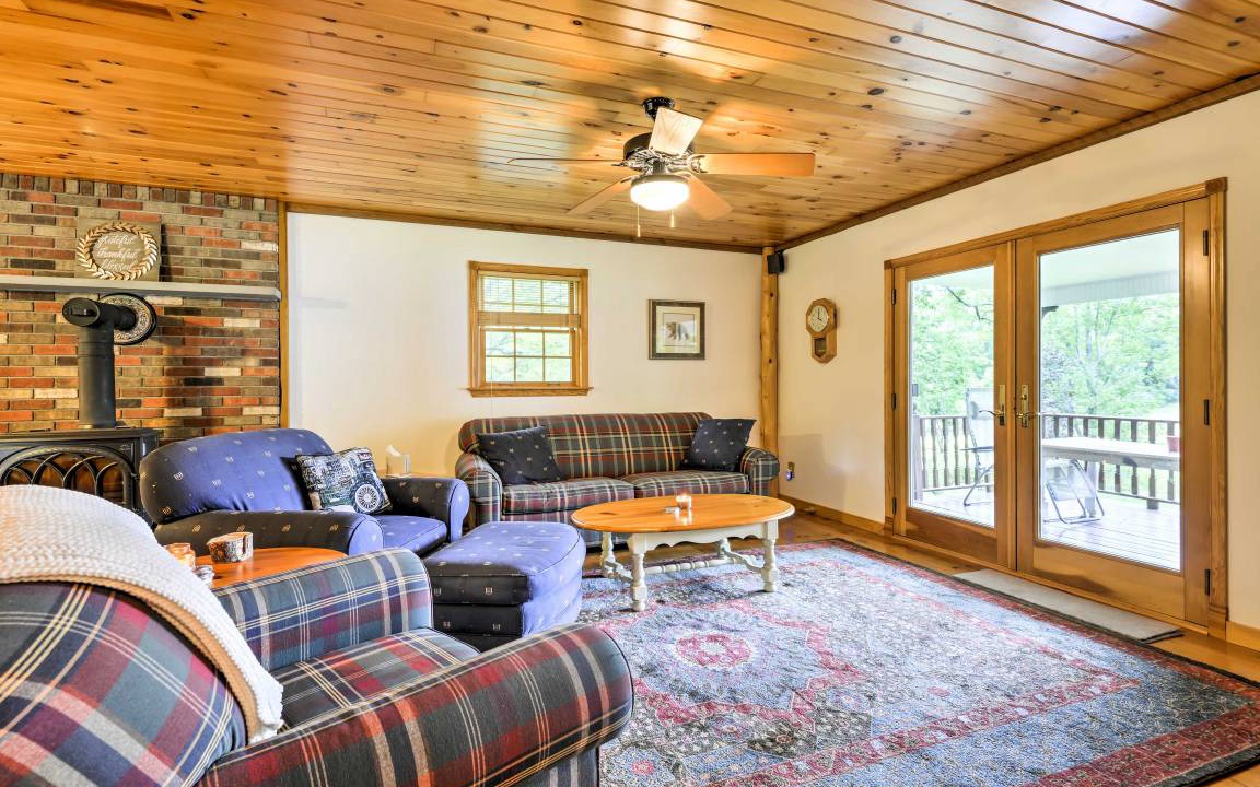Photo of Livingroom in Thompson