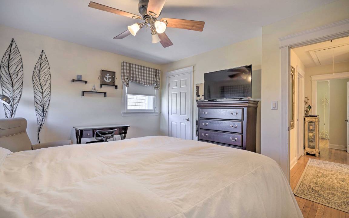 Photo of Bedroom in Wall