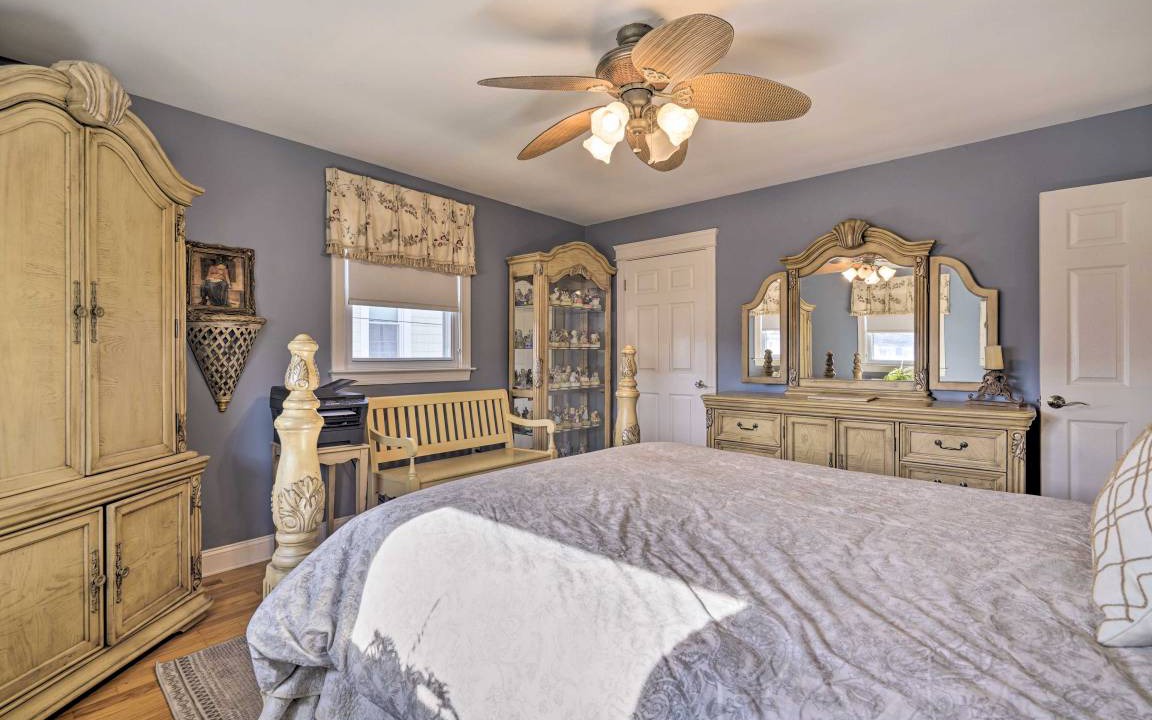 Photo of Bedroom in Wall