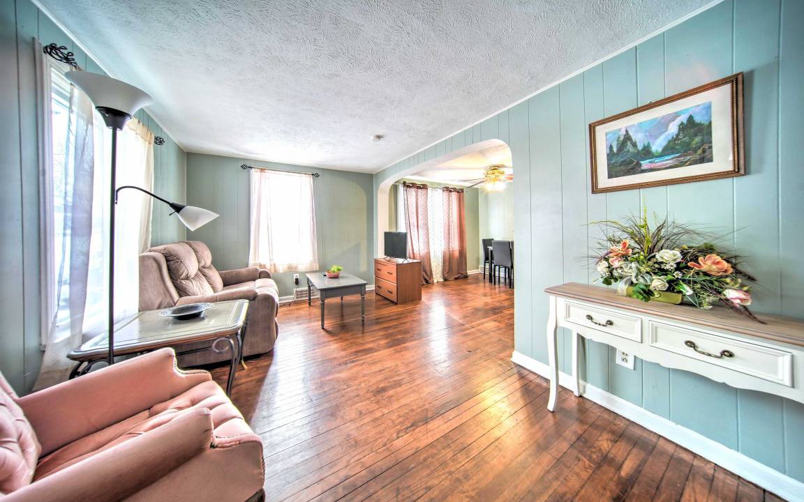 Photo of Livingroom in Eastlake