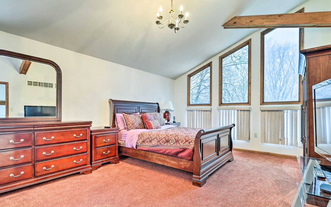 Photo of Bedroom in Pocono Mountain Lake
