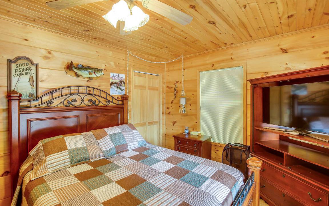 Photo of Bedroom in Byrdstown