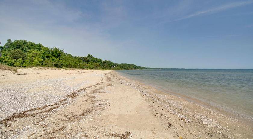 Photo of Others in Calvert Beach-Long Beach