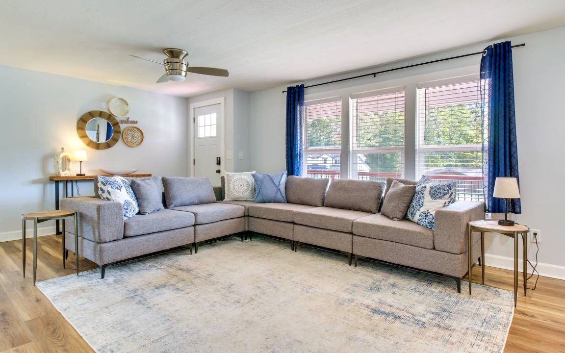 Photo of Livingroom in Hillsboro