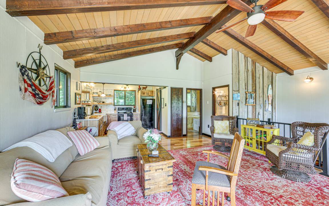 Photo of Livingroom in Alpine Lake