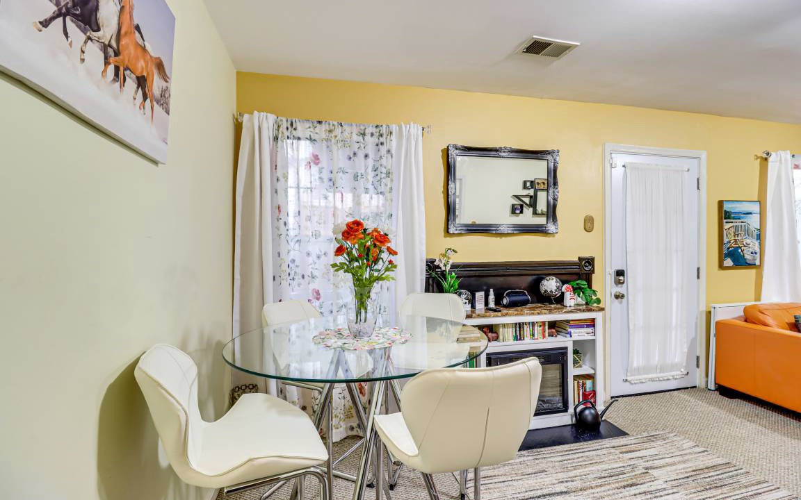 Photo of Livingroom in Centreville
