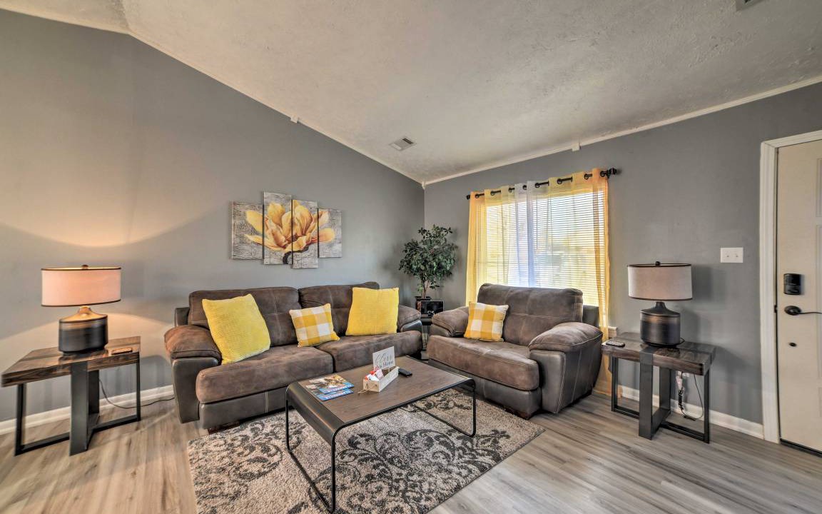 Photo of Livingroom in Clarksville