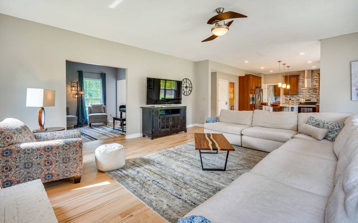 Photo of Livingroom in Lewis Center