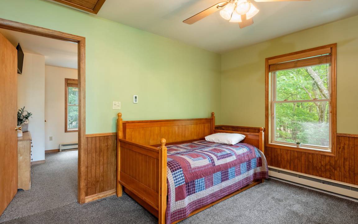 Photo of Bedroom in Lake Harmony Estates