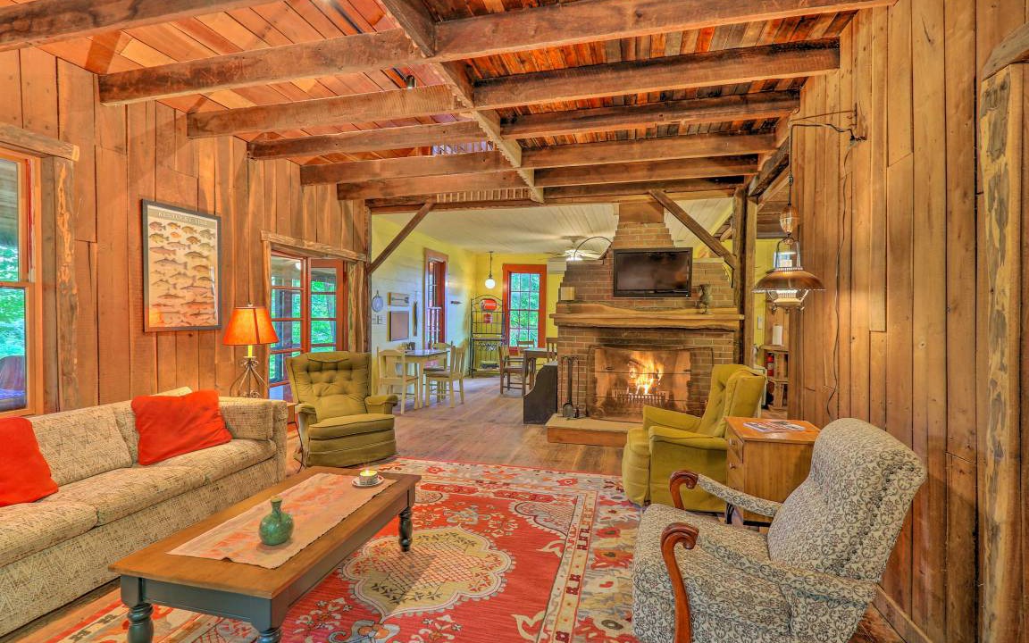 Photo of Livingroom in Burlington