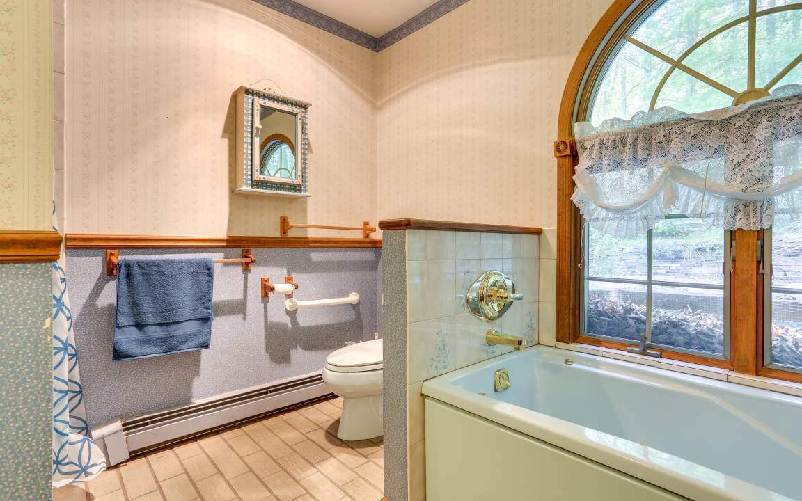 Photo of Bathroom in Sparrow Bush