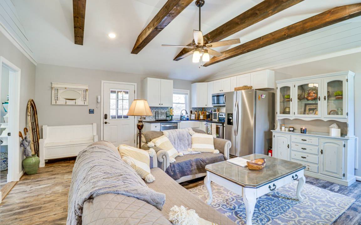 Photo of Livingroom in Lost River