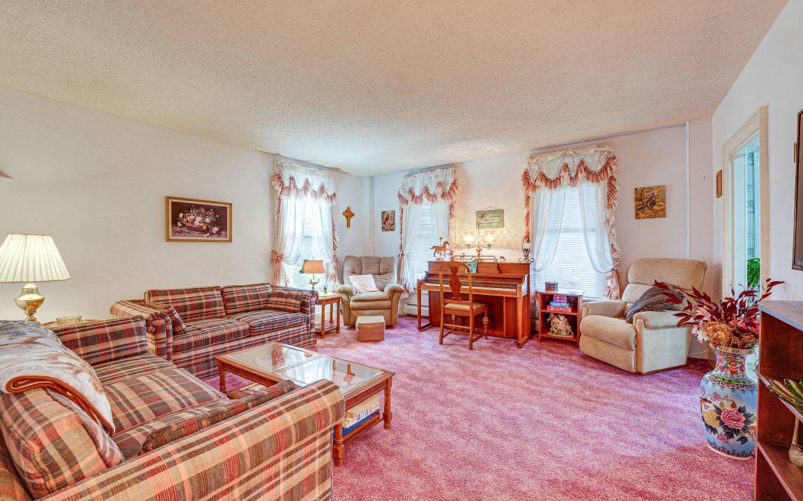 Photo of Livingroom in Farmersville Station