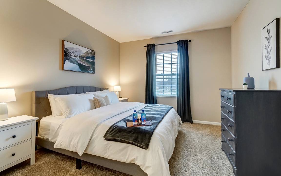 Photo of Bedroom in Summit Station