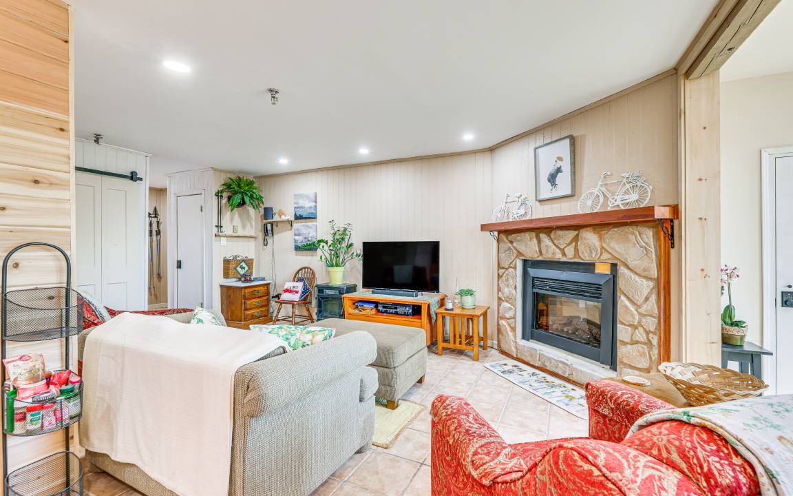Photo of Livingroom in Snowshoe