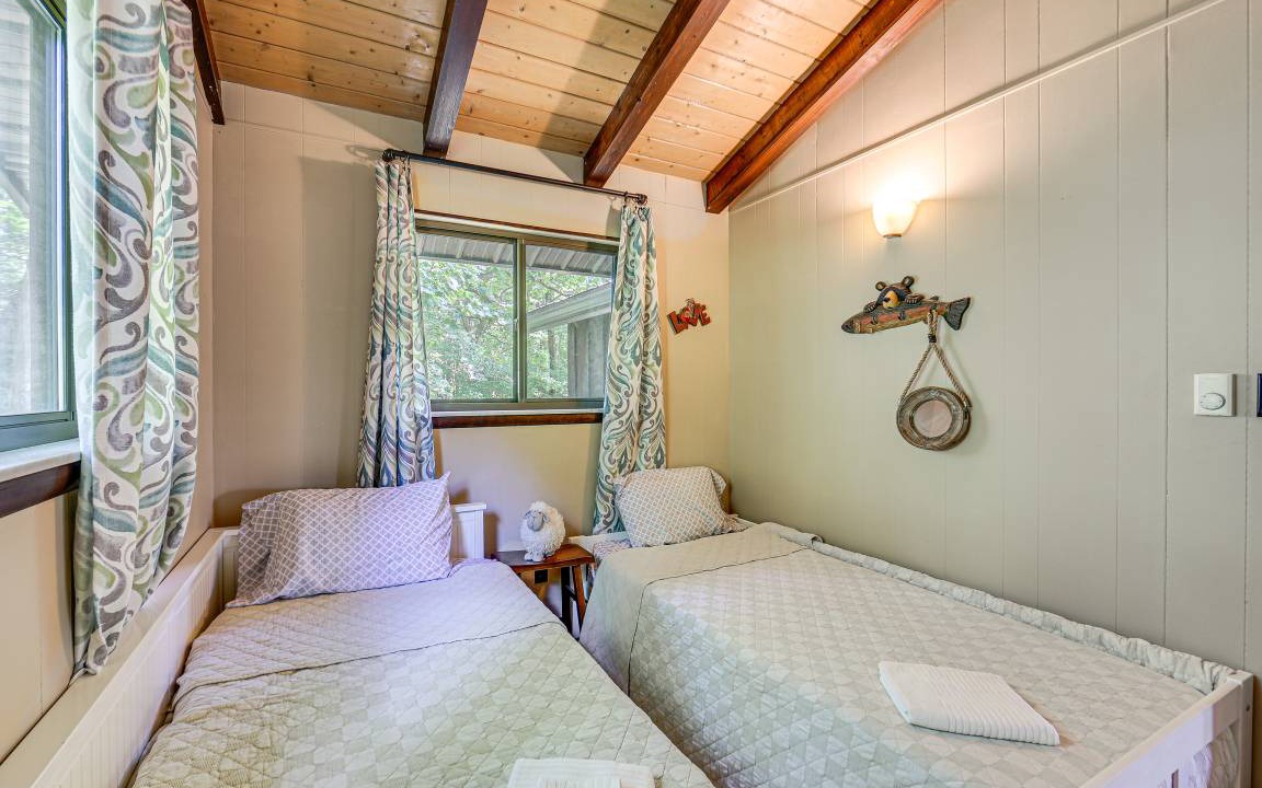 Photo of Bedroom in Alpine Lake