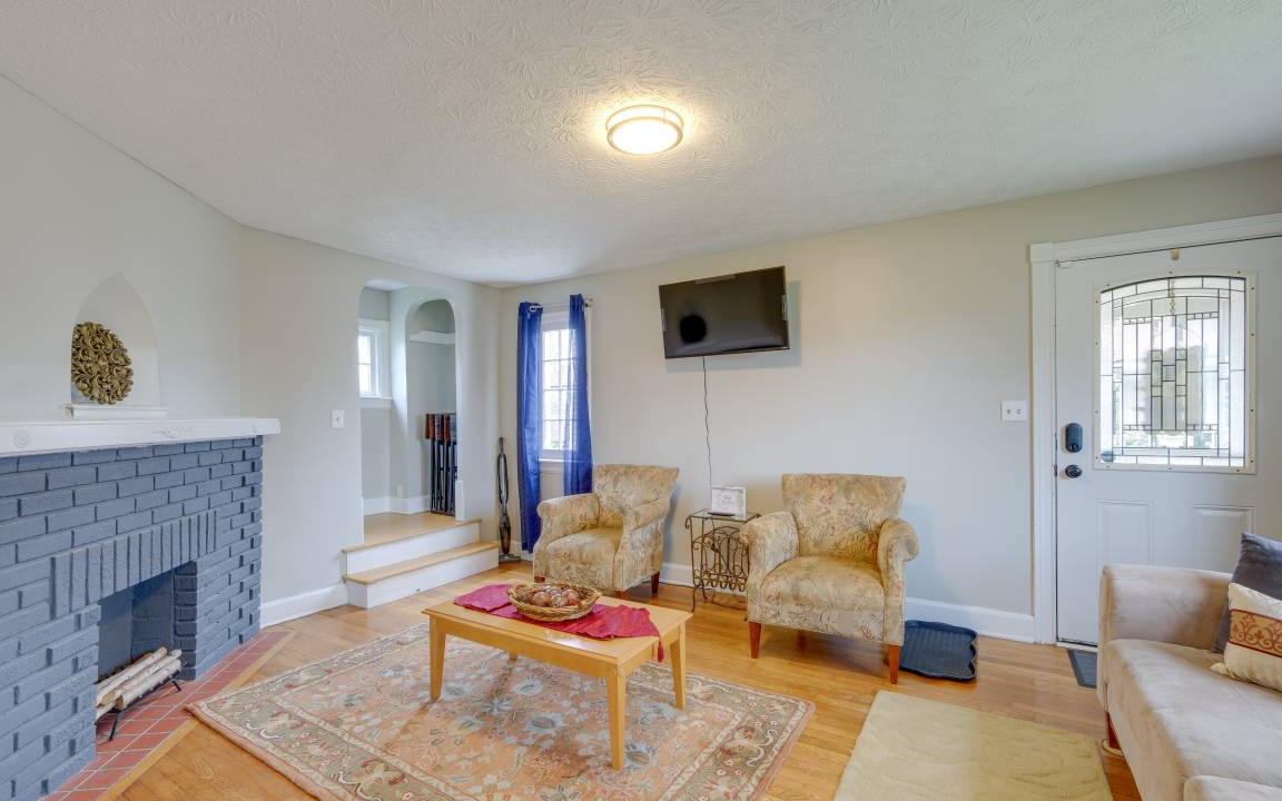 Photo of Livingroom in Garfield Heights