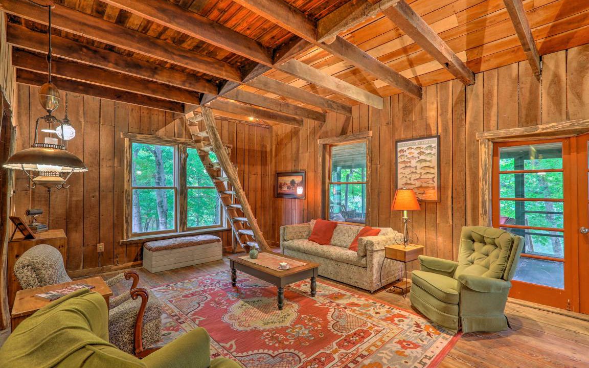 Photo of Livingroom in Burlington