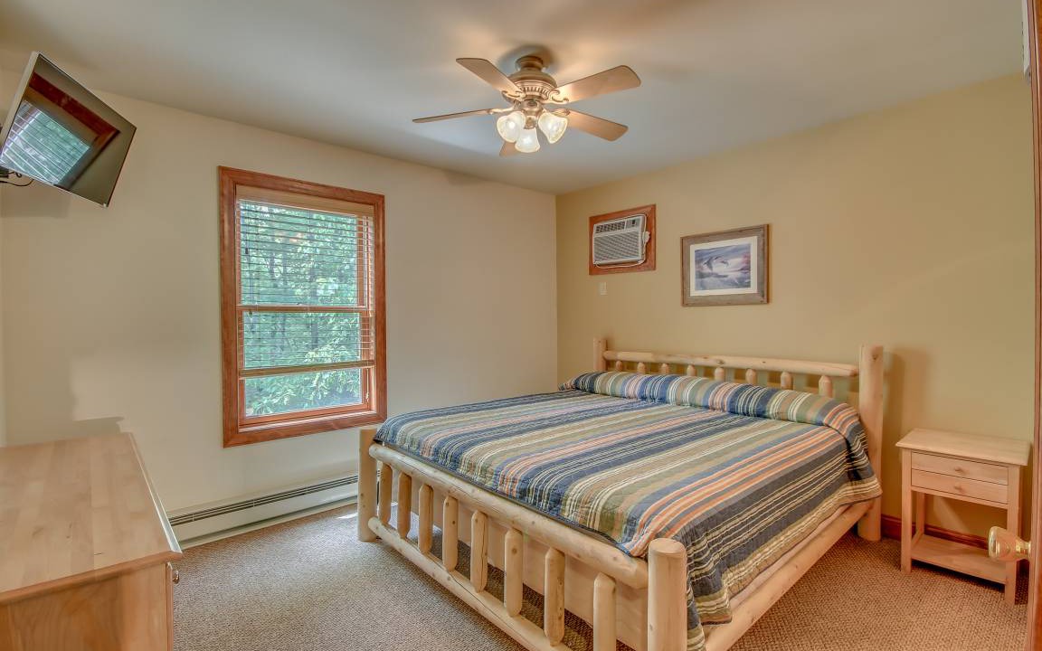 Photo of Bedroom in Lake Harmony Estates