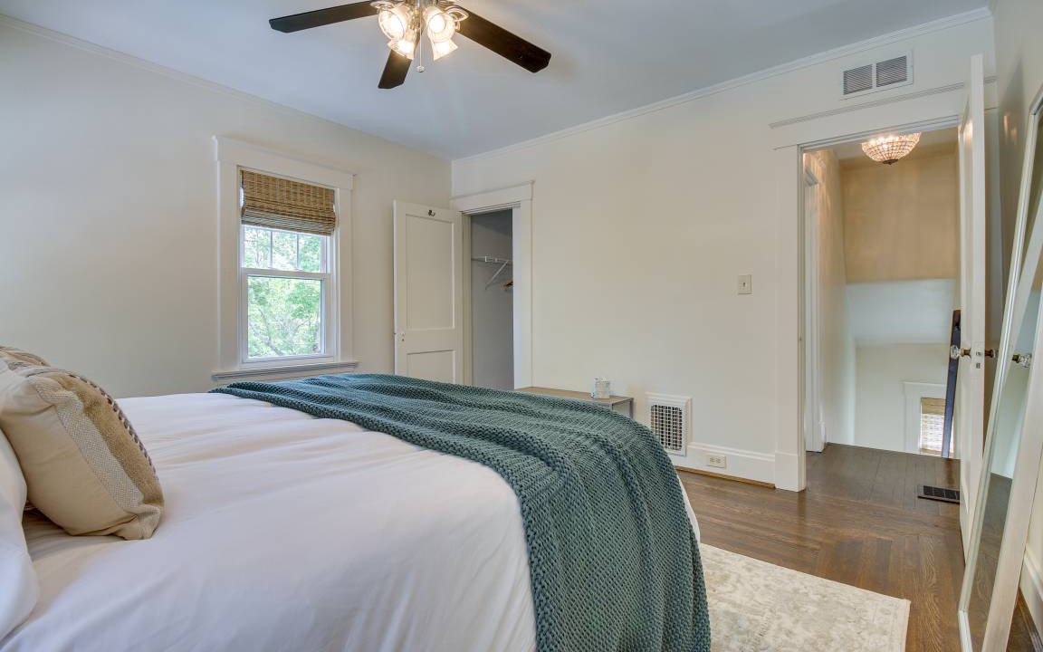 Photo of Bedroom in Roselawn Finance