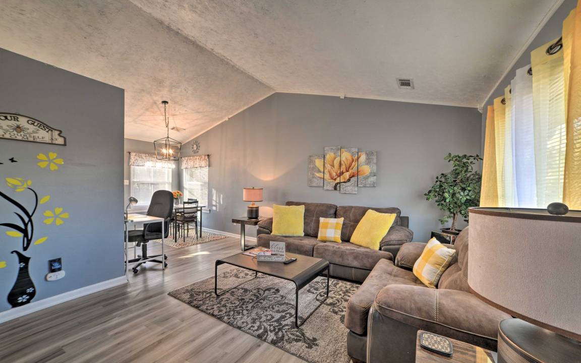 Photo of Livingroom in Clarksville