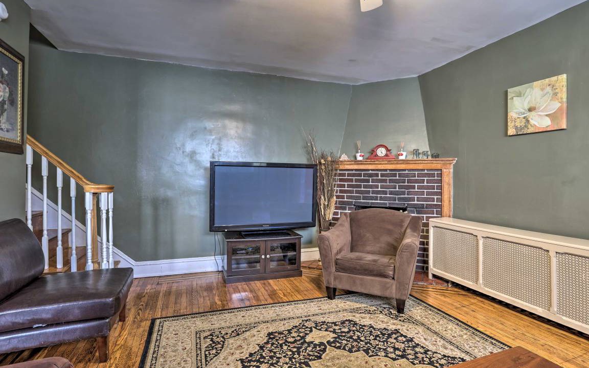 Photo of Livingroom in Lansdowne