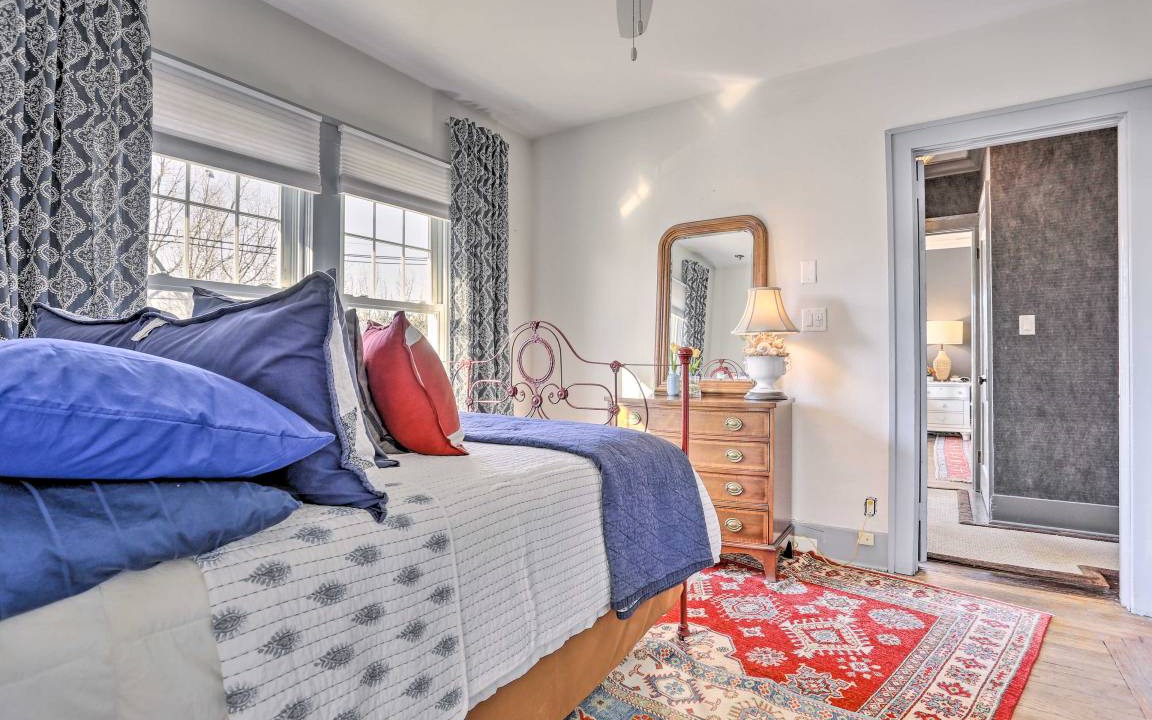 Photo of Bedroom in Teaneck