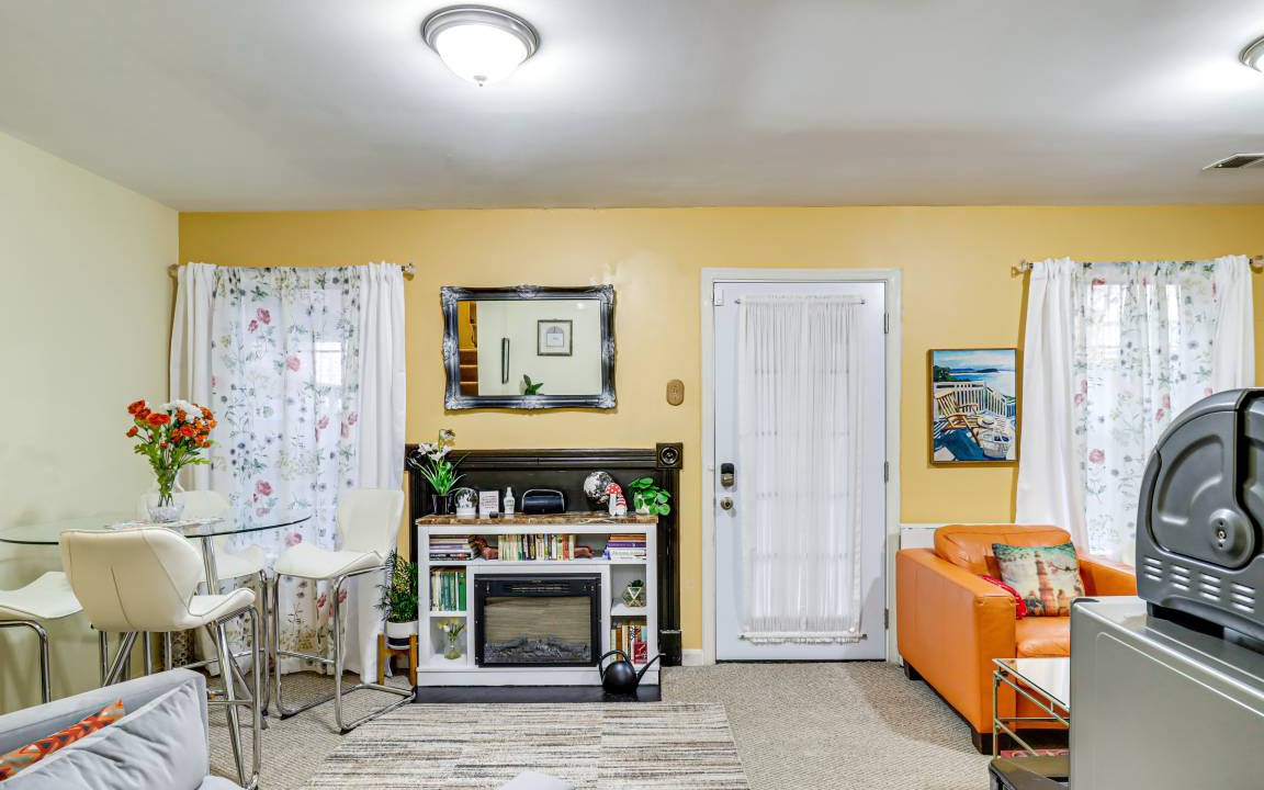 Photo of Livingroom in Centreville