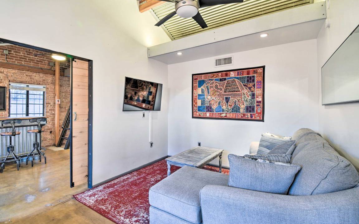 Photo of Livingroom in F. Q. Story
