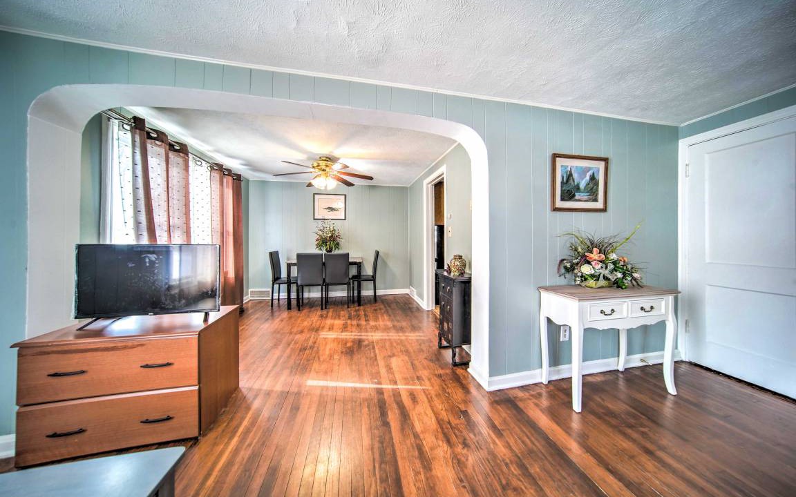 Photo of Livingroom in Eastlake