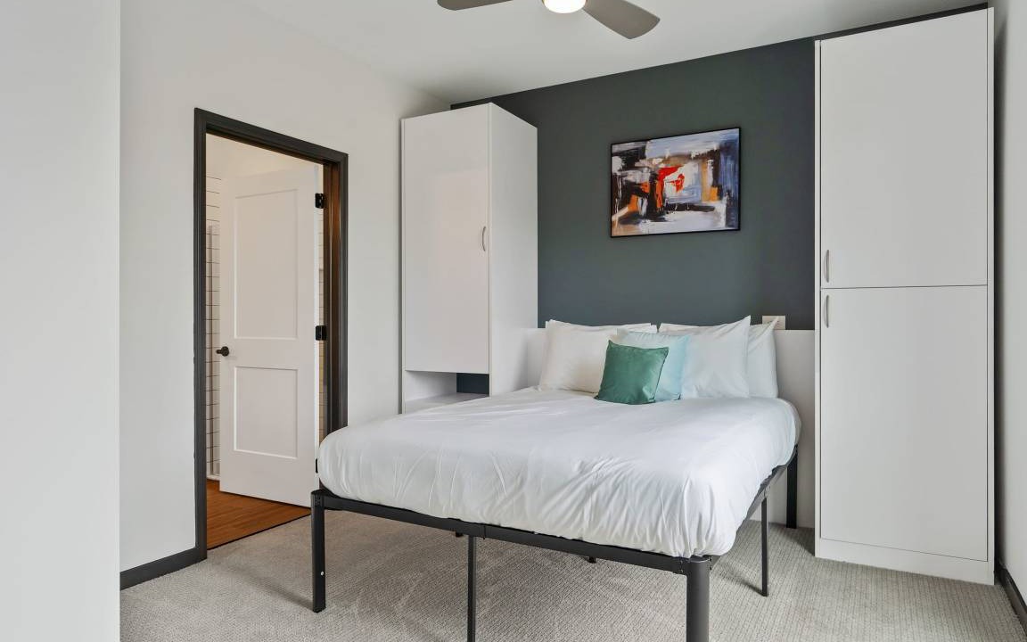 Photo of Bedroom in Lockerbie Square