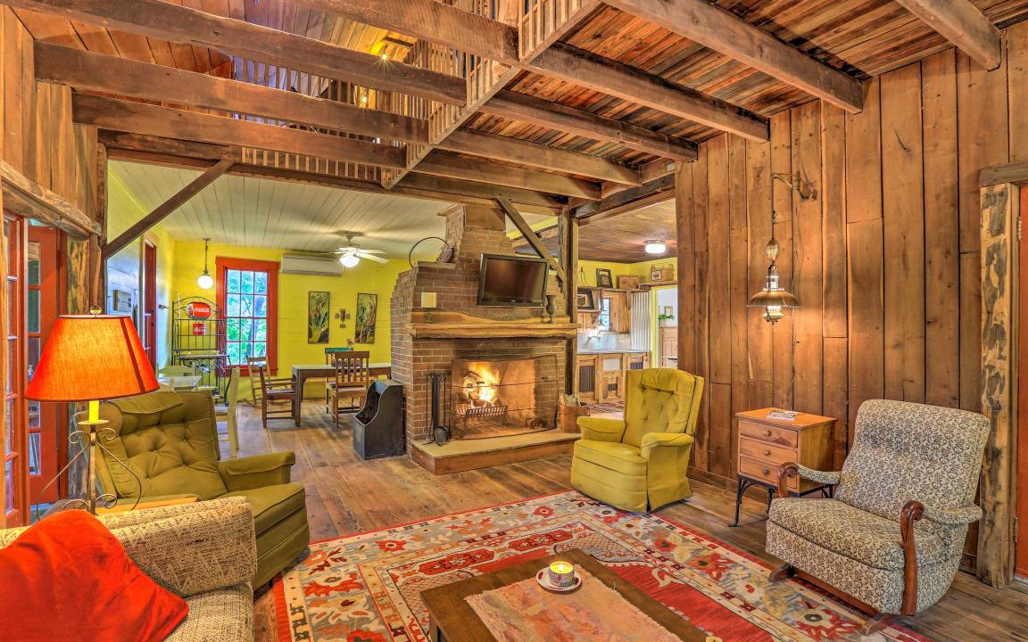 Photo of Livingroom in Burlington