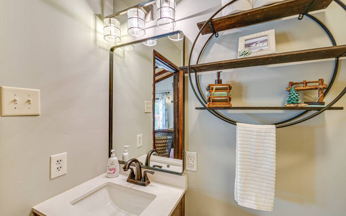 Photo of Bathroom in Alpine Lake