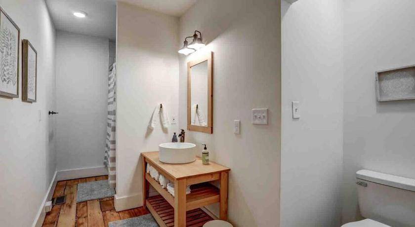 Photo of Bathroom in Historic Downtown Lancaster