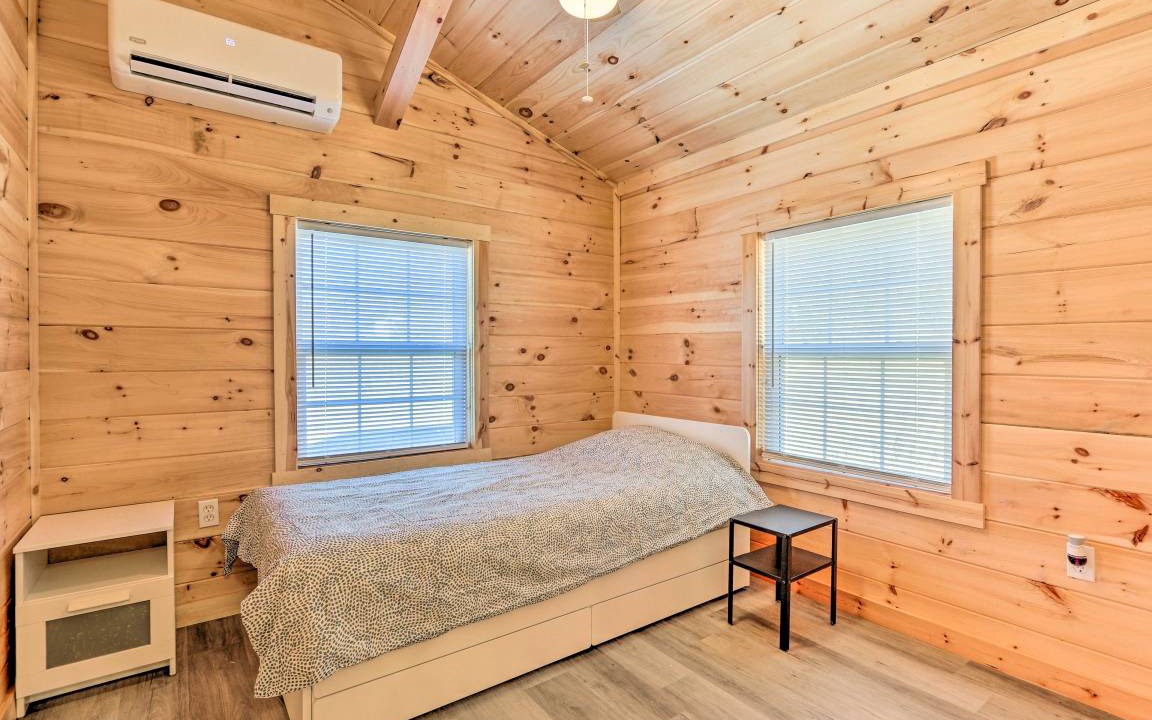 Photo of Bedroom in Laurelville