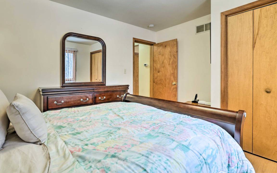 Photo of Bedroom in Pocono Mountain Lake