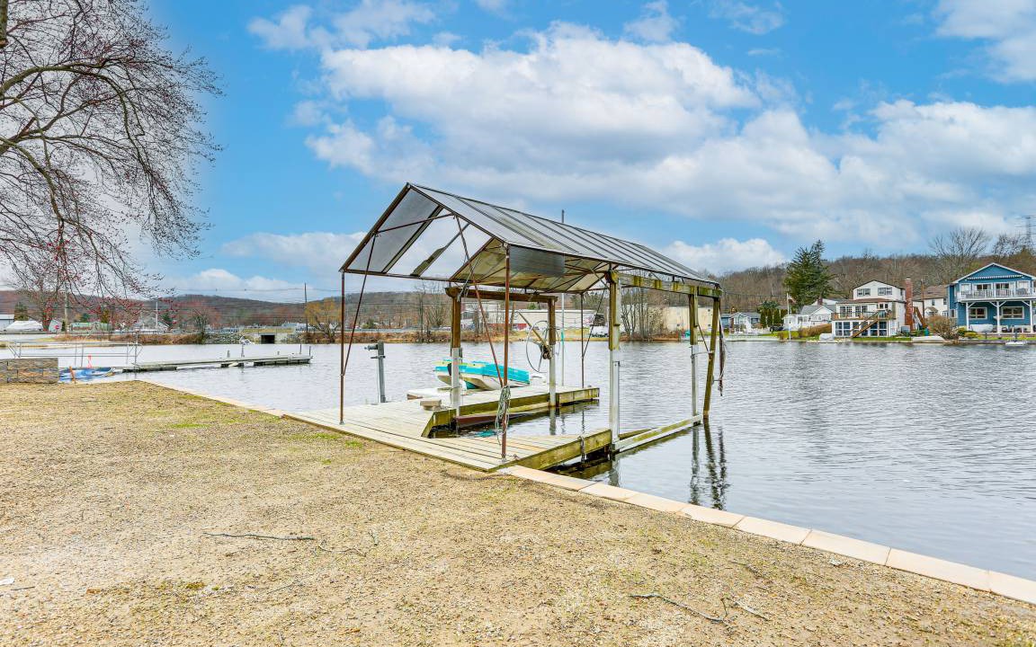 Photo of Buildings in Lake Hopatcong