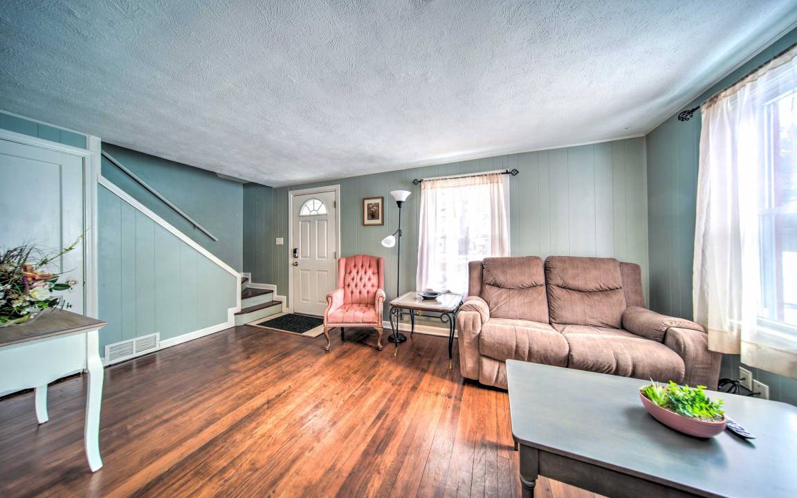 Photo of Livingroom in Eastlake
